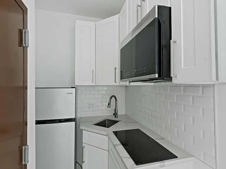 210 New York Ave #4 — Photo 5