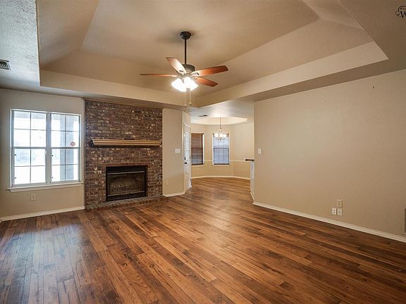 5th image of 902 S Berry St