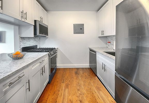 4th image of 420 E 58th St APT 18C