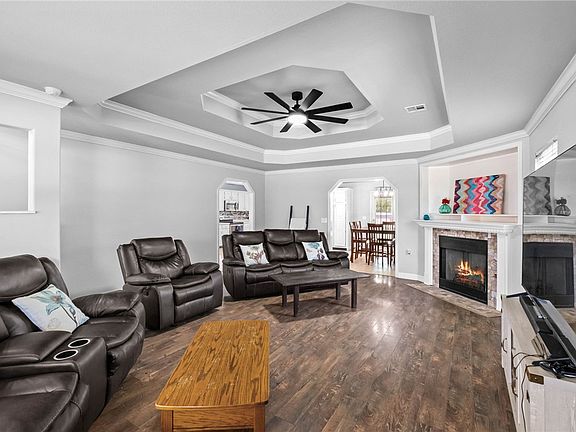 3rd image of 1011 W Green Acres Pl