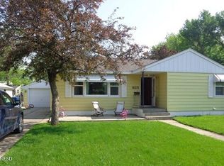 925 E Kemp Ave, Watertown, SD 57201