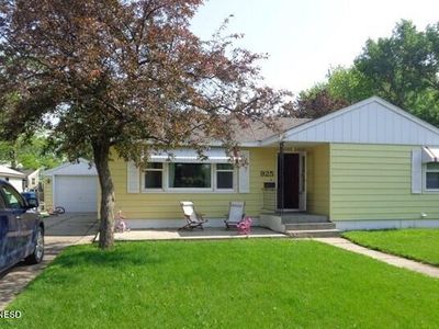 925 E Kemp Ave, Watertown, SD, 57201