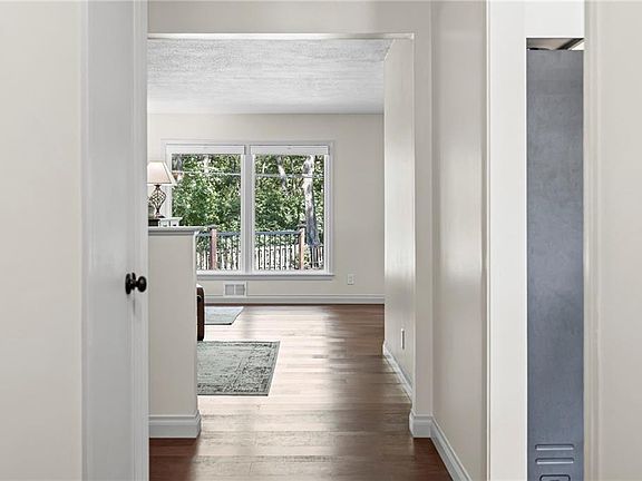 5th image of 1206 Queens Pl