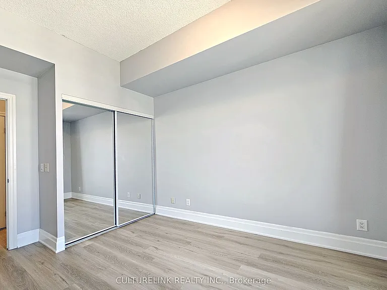 111 Upper Duke Cres #1008 — Photo 8