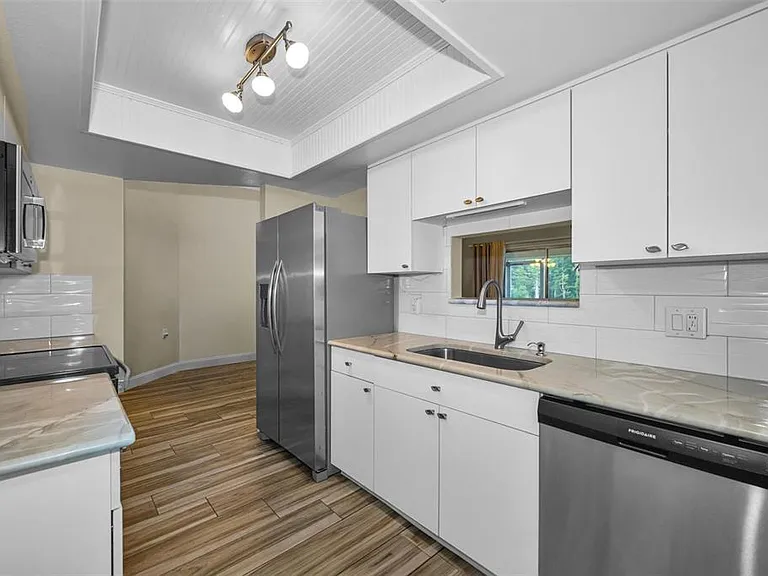 4638 Sheffield Dr — Photo 11