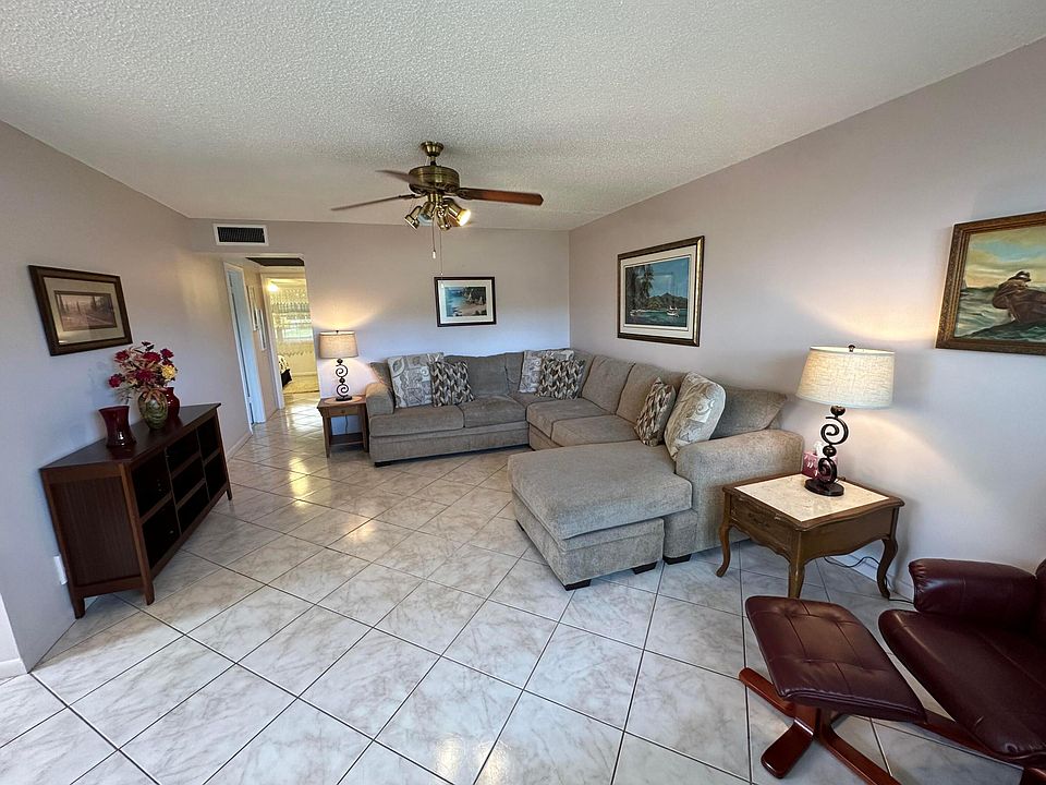 1st image of 220 Markham K #220