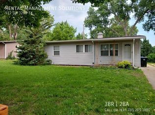 912 SW 32nd St, Topeka, KS 66611