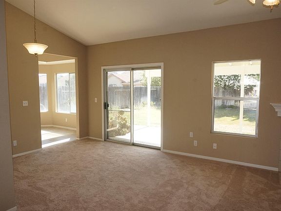 4th image of 854 La Mesa Ln
