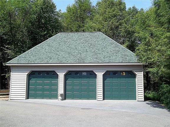 5th image of 150 Whispering Wood Dr