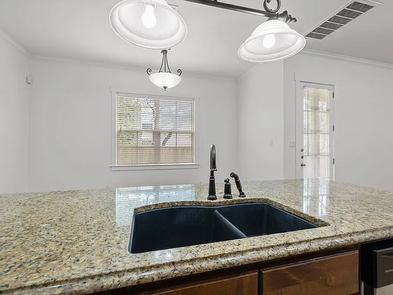 1607 Chelsea Ln — Photo 18
