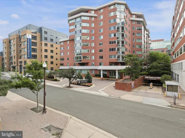 1001 N Vermont St APT 910, Arlington, VA 22201