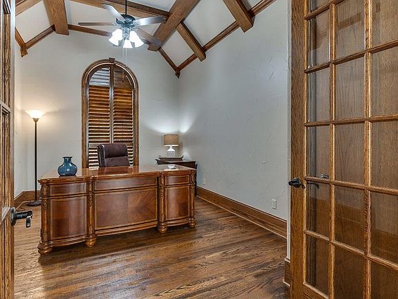 5th image of 4304 Tiffany Park Ln