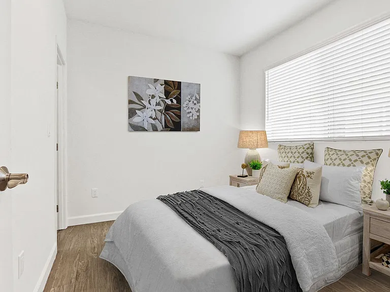 Barton Apartments — Photo 8