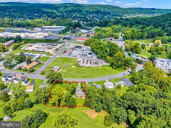 3rd image of 3118 Oley Turnpike Rd