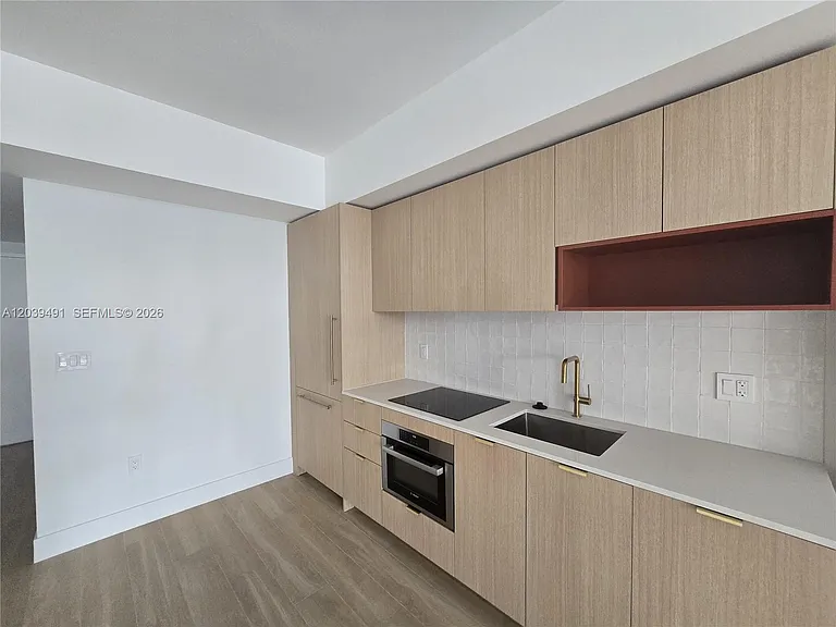 90 NE 32nd St #305 — Photo 4