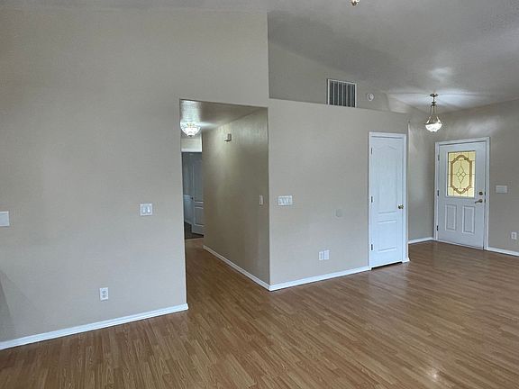 4th image of 476 Teakwood Dr
