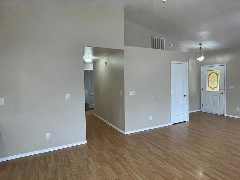 476 Teakwood Dr — Photo 4