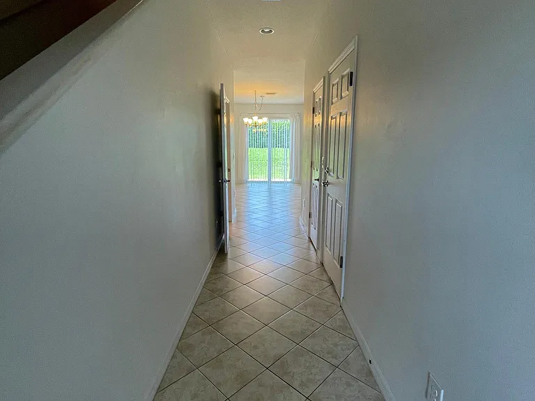 1061 Normandie Way — Photo 6