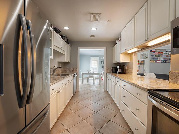 4th image of 1613 Jamaica Dr