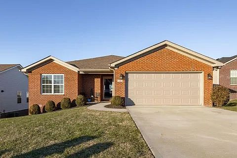 2nd image of 616 Fairfax Ln