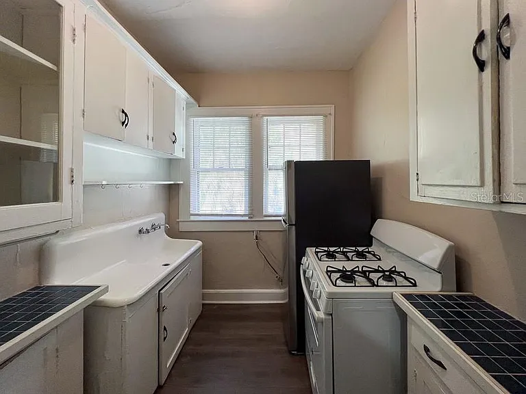 318 NE 2nd Ave #5 — Photo 9