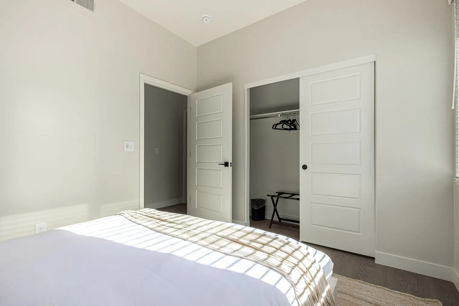 2 bed, 2.0 bath, 1162 sqft, $4,814 — Photo 4