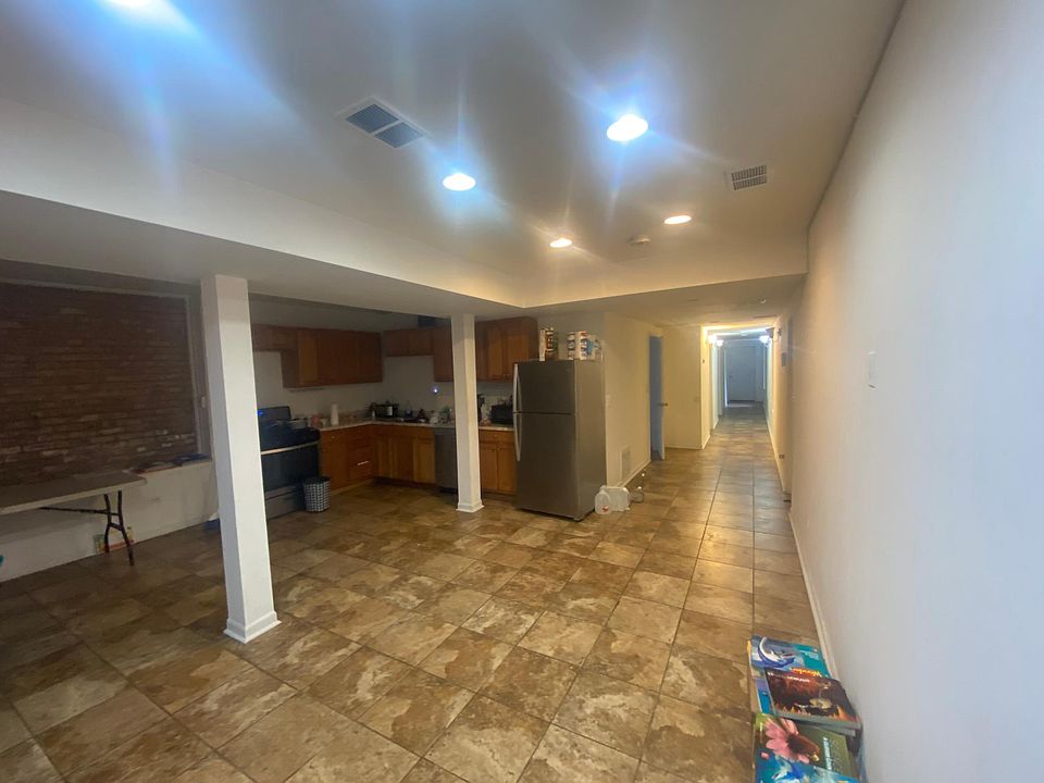 1st image of 2853 W Flournoy St #1