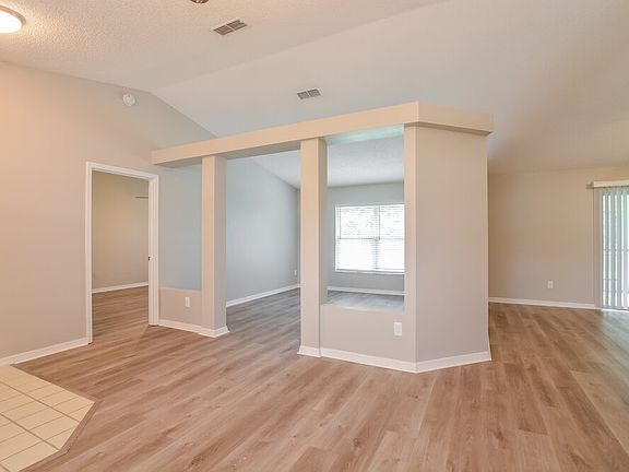 5th image of 4015 Eagle Feather Dr