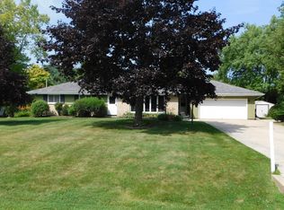 1561 Gloria Ln, Grafton, WI 53024