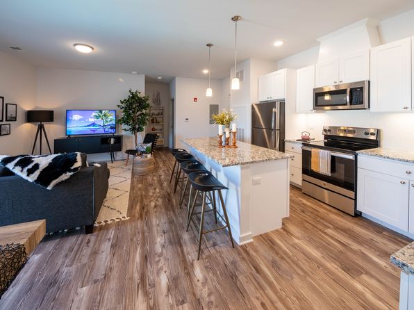 15 S Poplar St APT 215