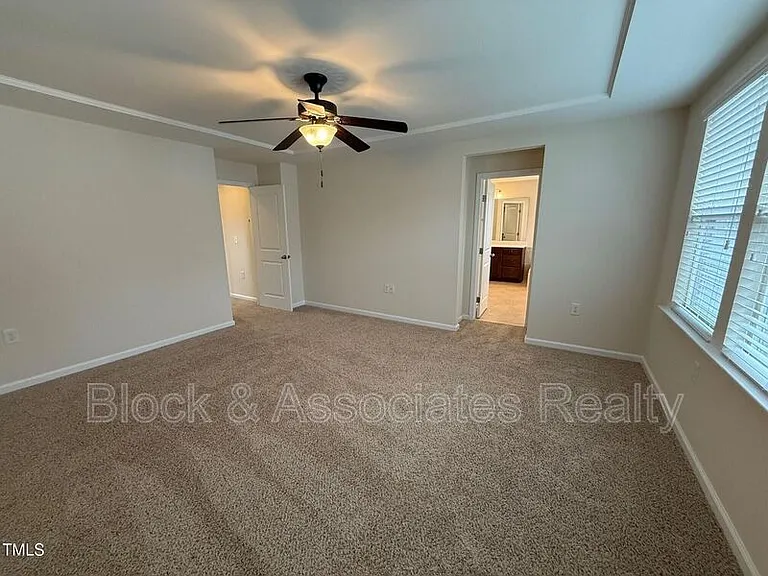 238 Begen St — Photo 17