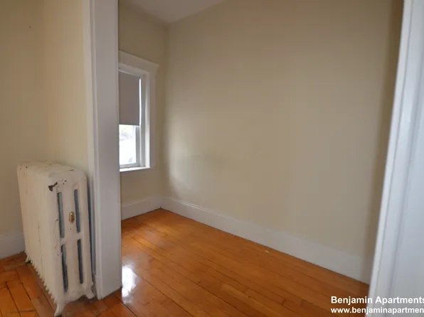 1822 Beacon St, Brookline, MA