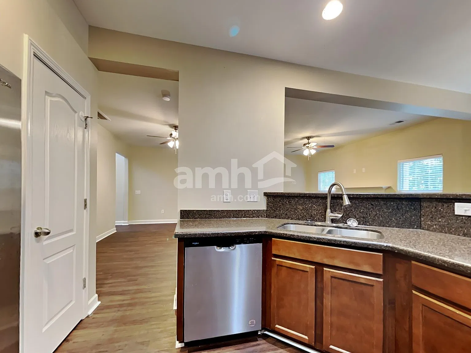 4 bed, 2.5 bath, 2113 sqft, $2,520 — Photo 3