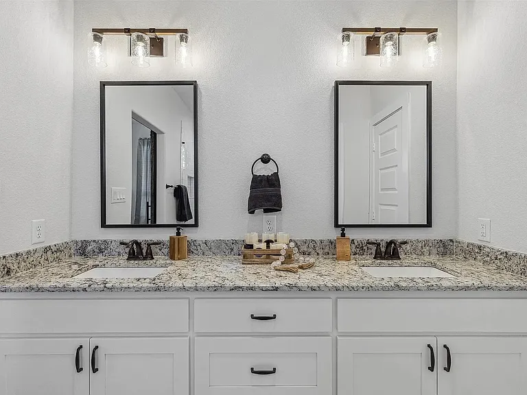 4001 Avion Dr — Photo 22