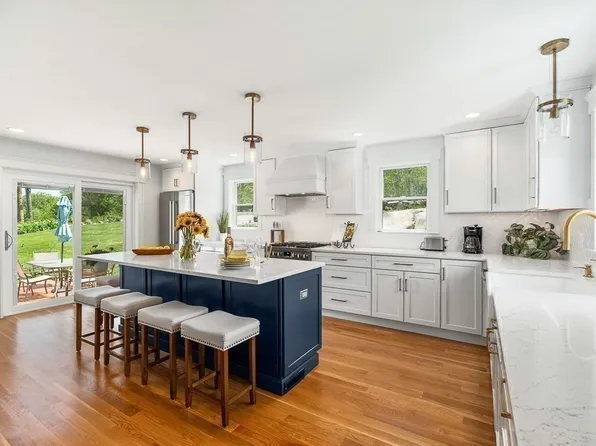 84 South St, Rockport, MA 01966