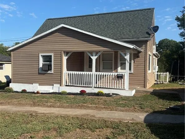 806 Jabez St, Richmond, MO 64085