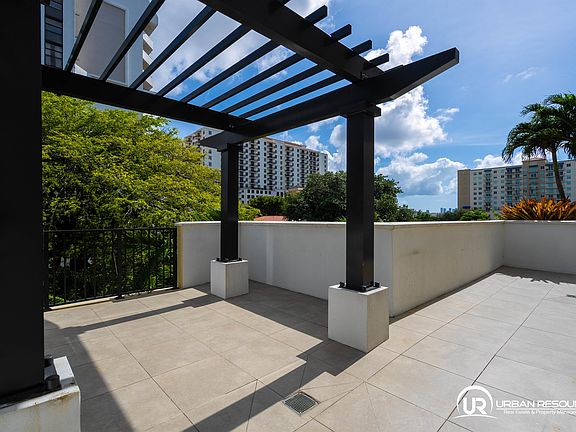 5th image of 1091 Galiano St Unit 306