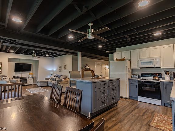 5th image of 390 Blair Cir