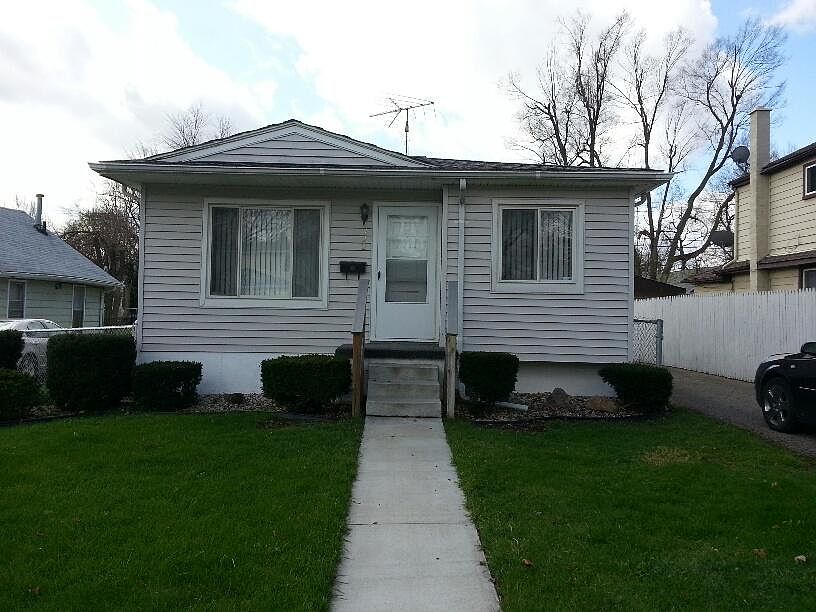 1st image of 722 E Beverly Ave