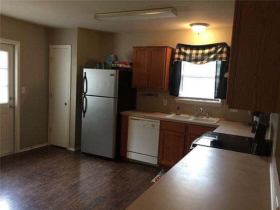3rd image of 1014 Sacramento Dr