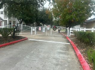 9867 Farrell Dr, Houston, TX 77070