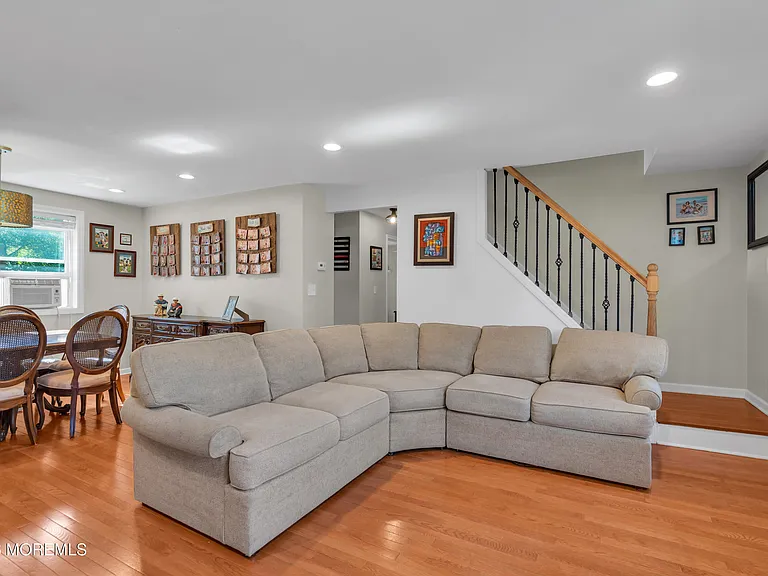 519 Ryeside Ave — Photo 6