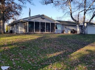 726 Oak Dr, Jefferson, WI 53549