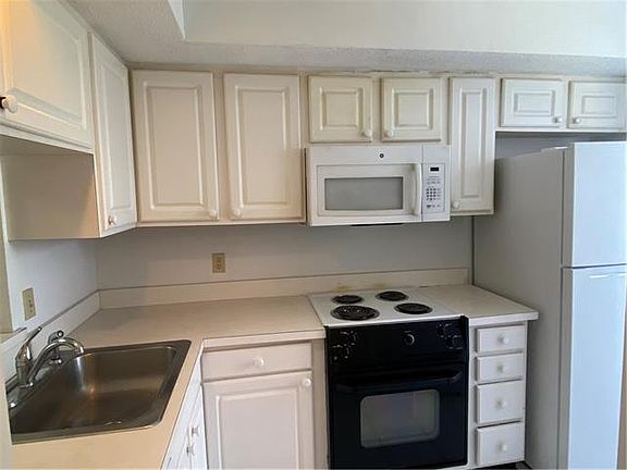 3rd image of 3400 N Arnoult Rd APT 210