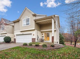 390 Brickyard Dr, Chaska, MN 55318