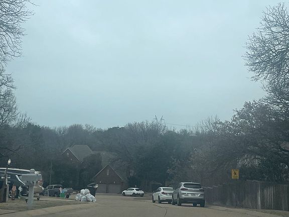 5th image of 2725 Woodside Dr