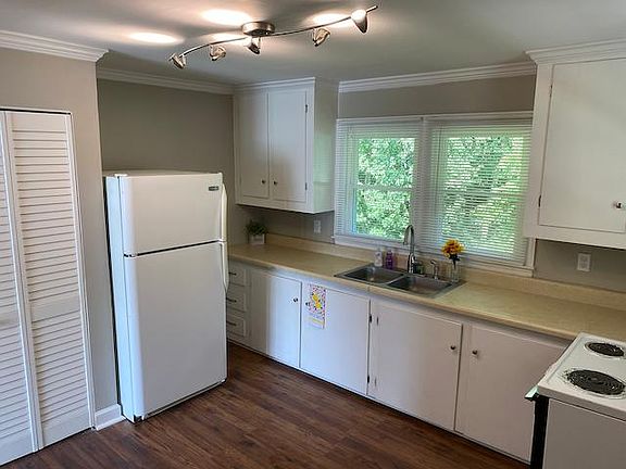 3rd image of 714 Lewis St