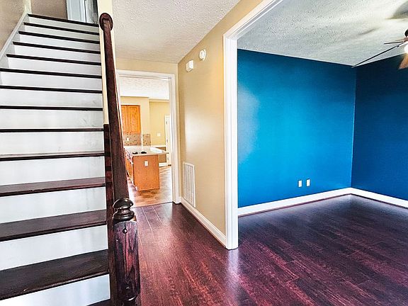 2nd image of 34 Everglades Ln