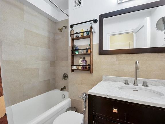 5th image of 160 7th Ave #702