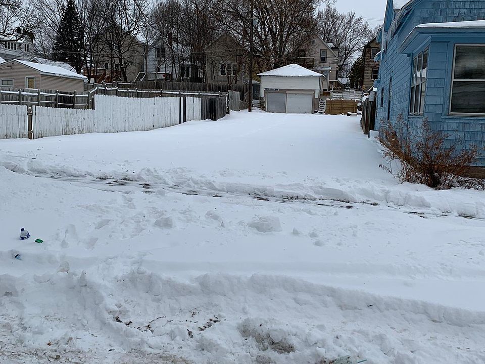 1st image of 611 Magnolia Ave E